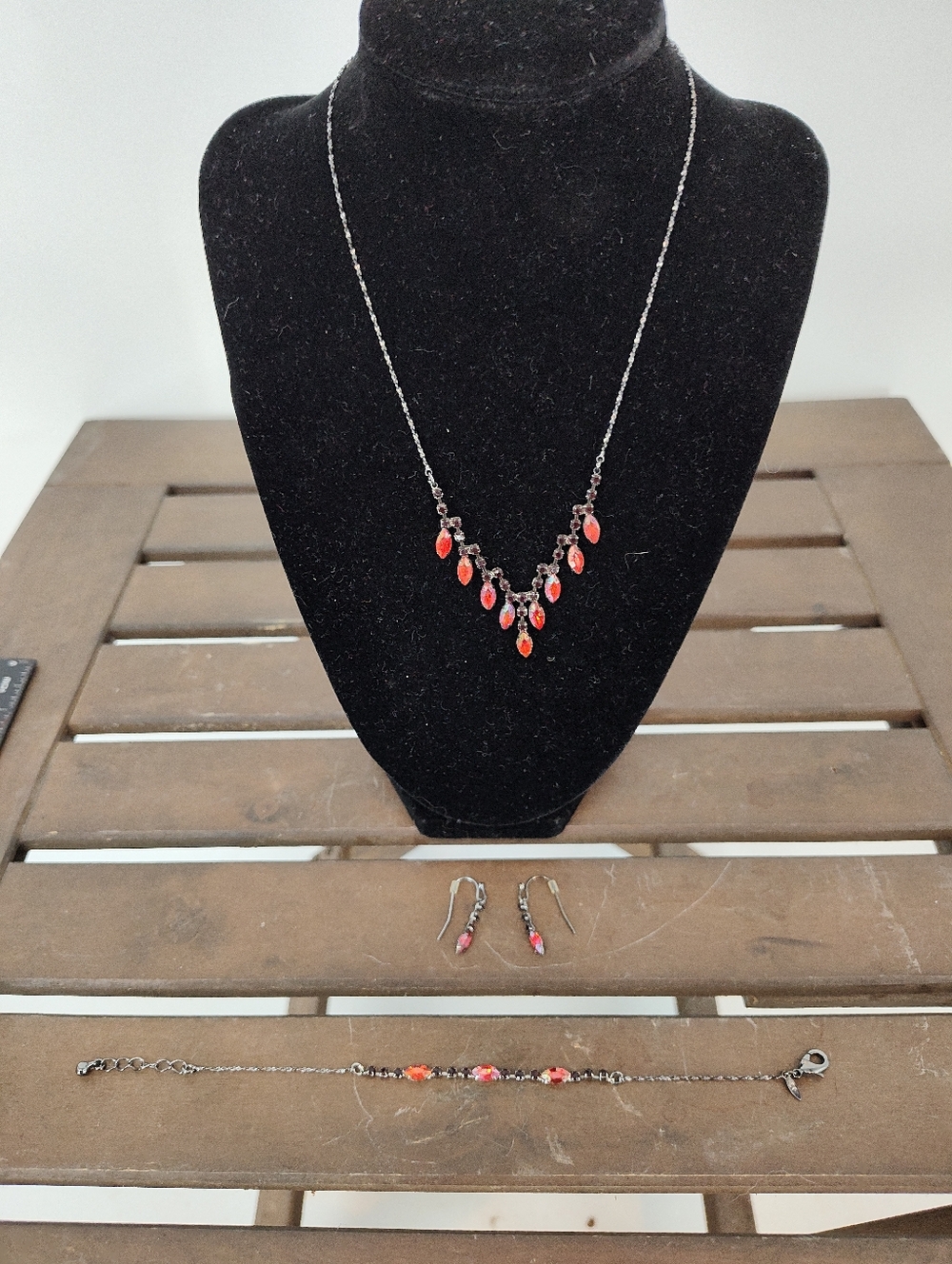 Avon Red And Hematite Teardrop Necklace, Bracelet & Earring Set - Women Jewelry